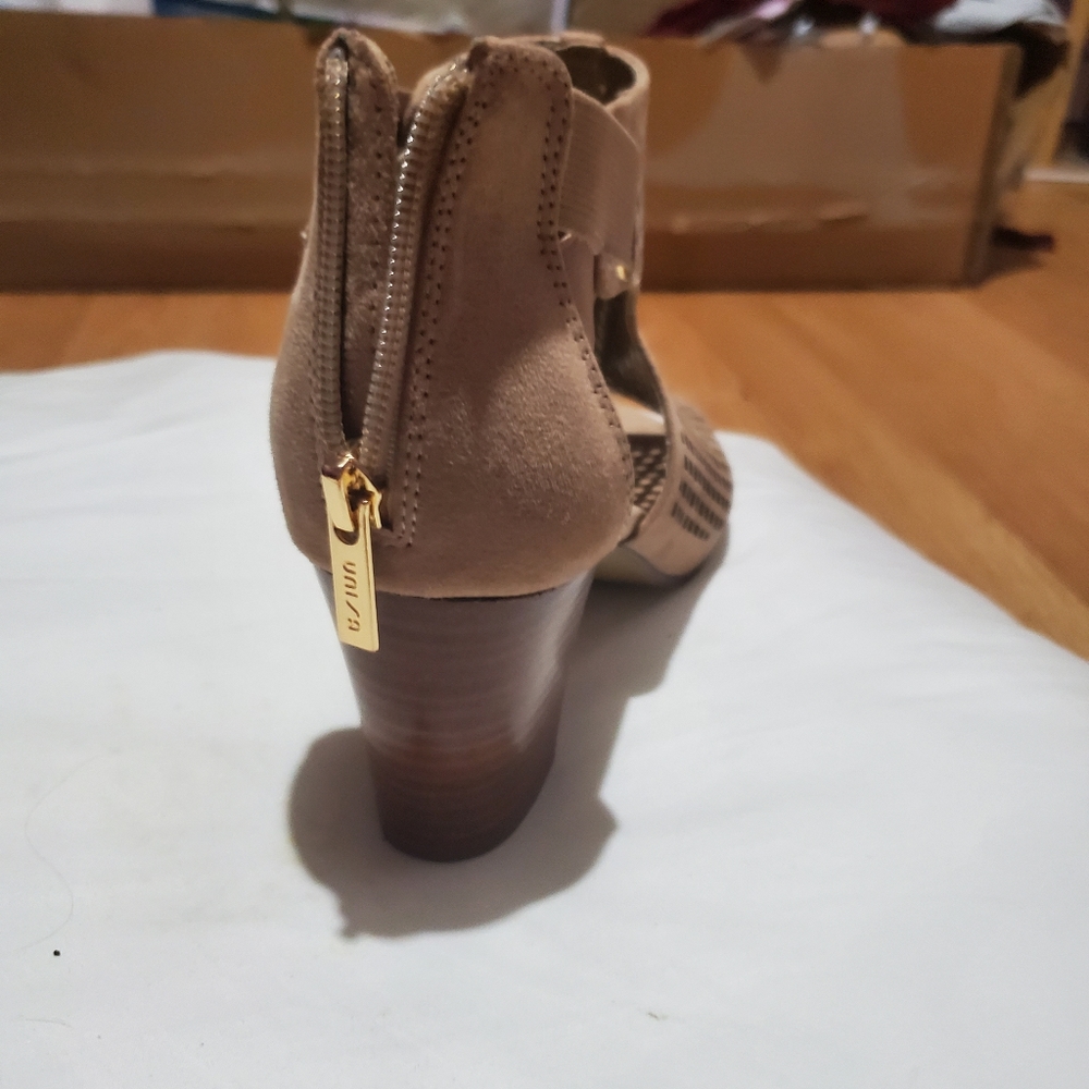 Heels - Picture 2 of 2